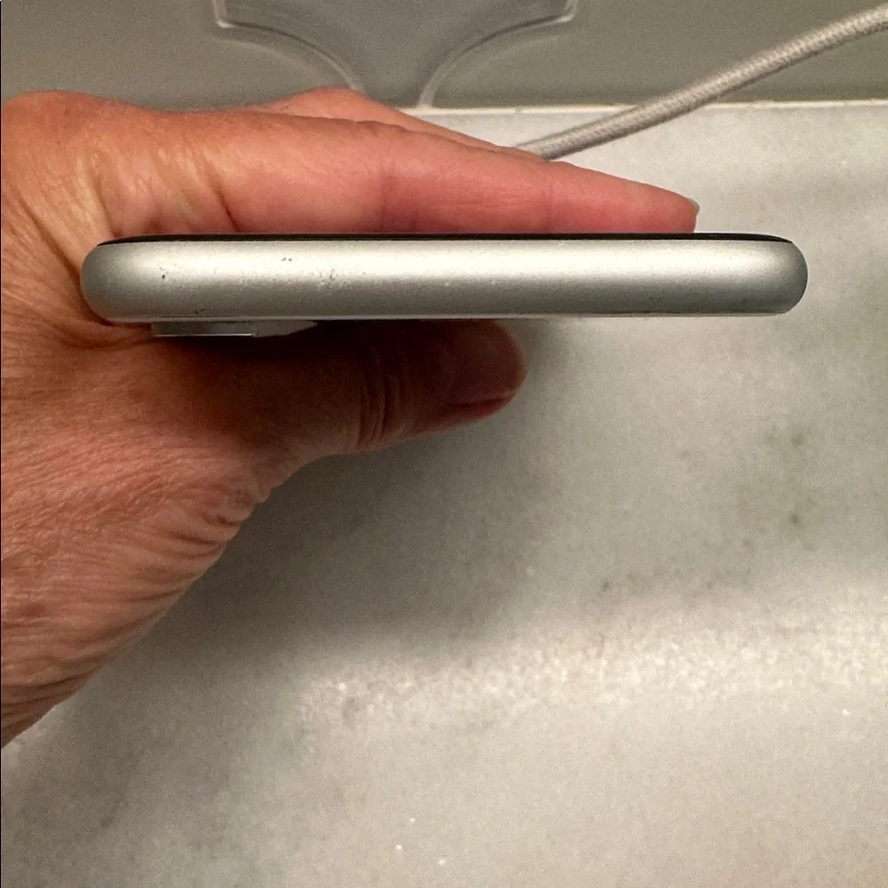 APPLE IPHONE XR White
